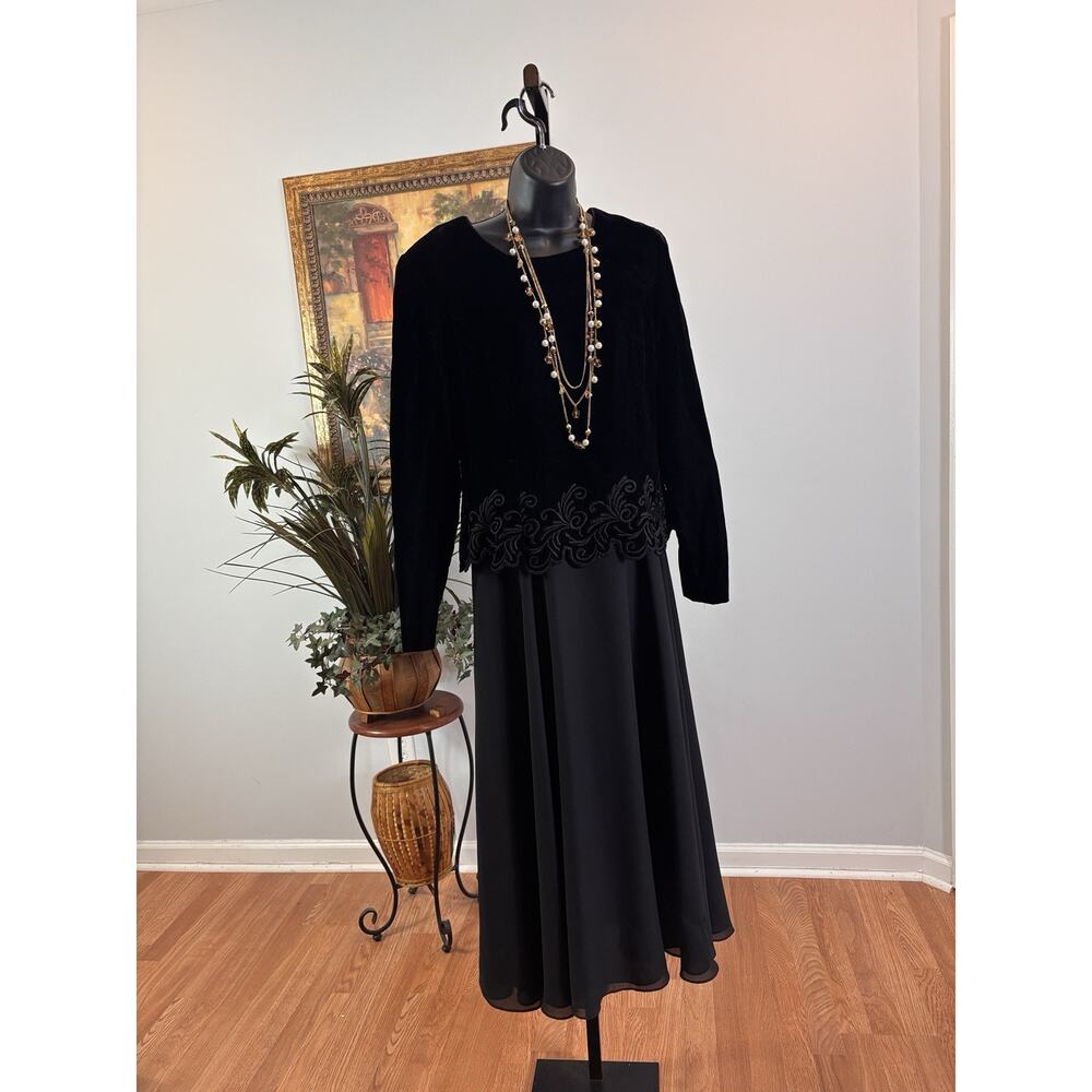 Talbots Women 10 Fit & Flare Dress Black Velvet Round Neck Back Zipper Swing